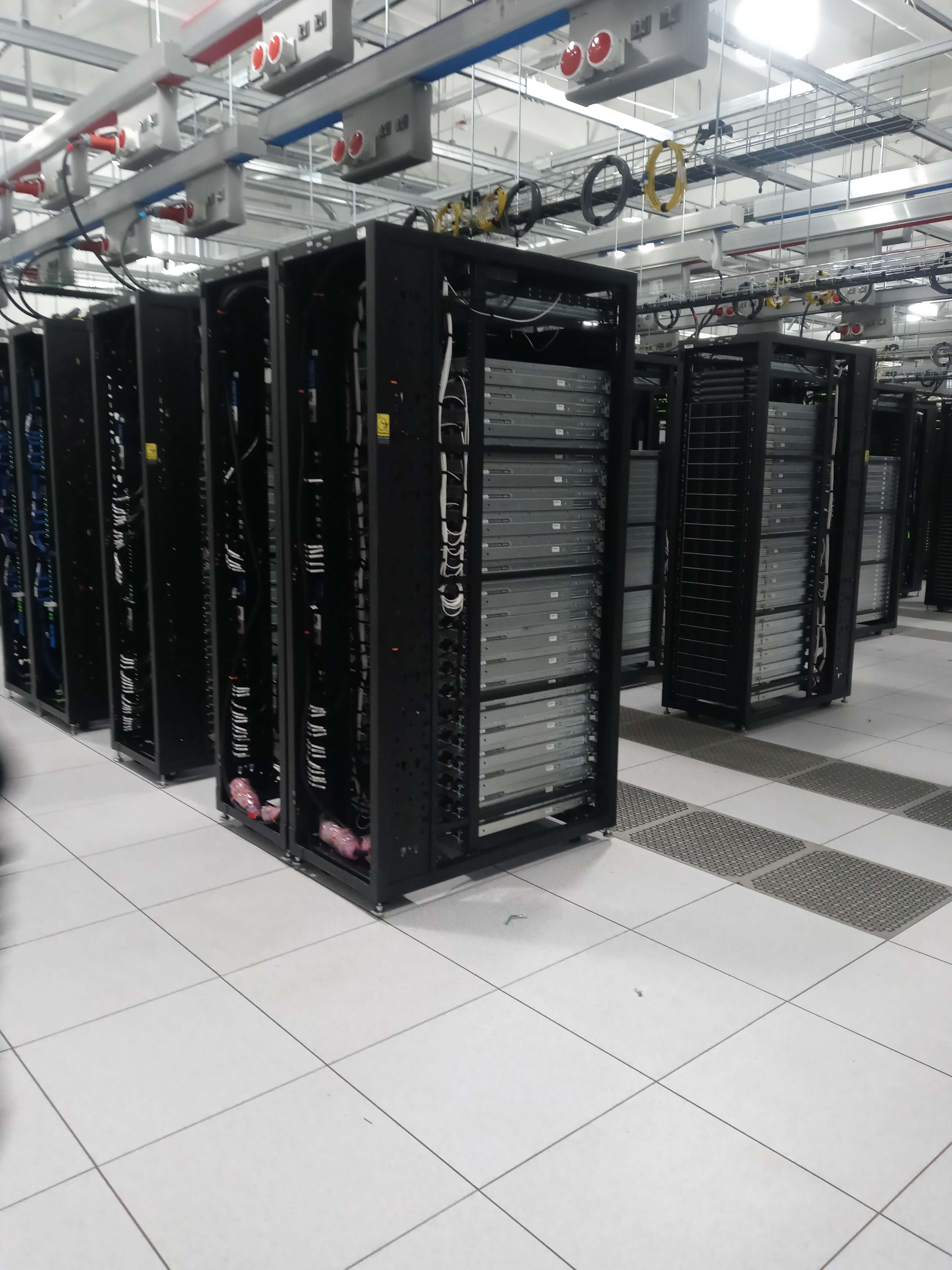 Secure server equipment white glove delivery service in Virginia